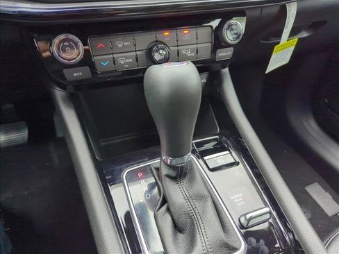 New 2026 Jeep Compass Latitude image 11