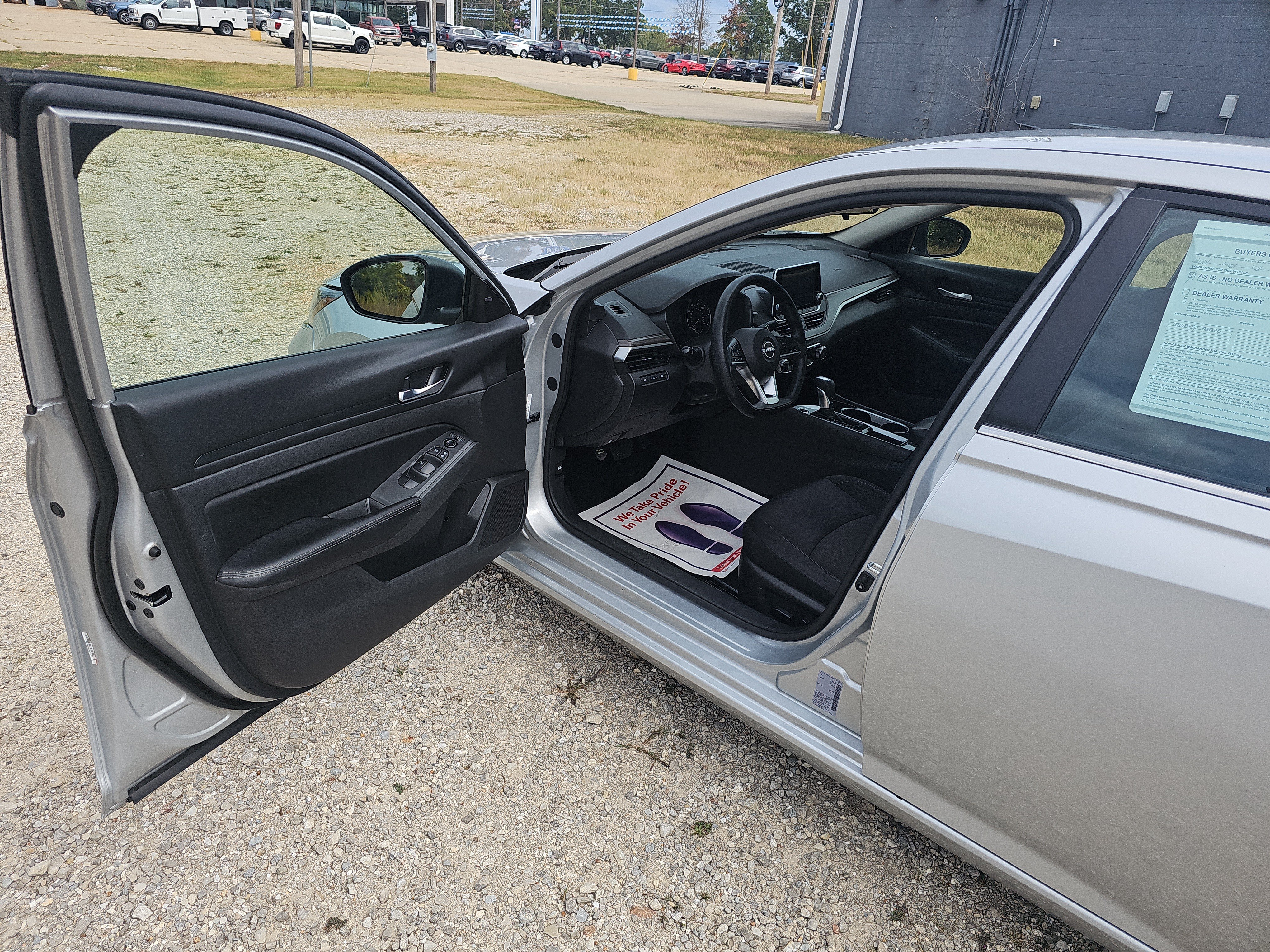 Used 2024 Nissan Altima 2.5 SV FWD image 18