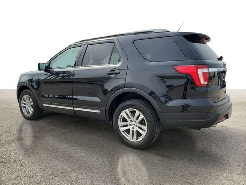 Used 2019 Ford Explorer XLT AWD/4WD image 3