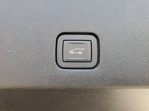 Certified 2025 Cadillac XT6 Luxury AWD/4WD image 28