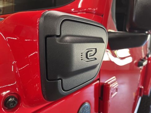 Used 2024 Jeep Wrangler Unlimited Rubicon 4xe AWD/4WD image 12