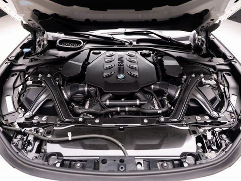 Used 2024 BMW 760i xDrive image 75