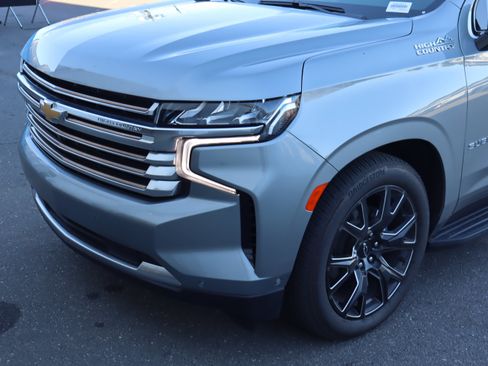 Used 2024 Chevrolet Suburban High Country w/ Advanced Technology Package image 6