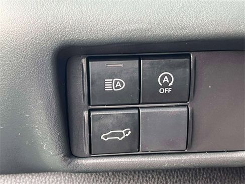 Used 2023 Toyota Highlander LE image 24