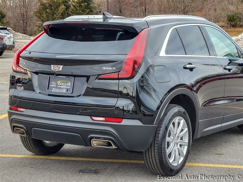 Used 2023 Cadillac XT4 Luxury w/ Cold Weather Package image 6