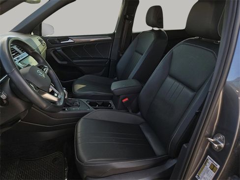 Used 2023 Volkswagen Tiguan SE R-Line image 10