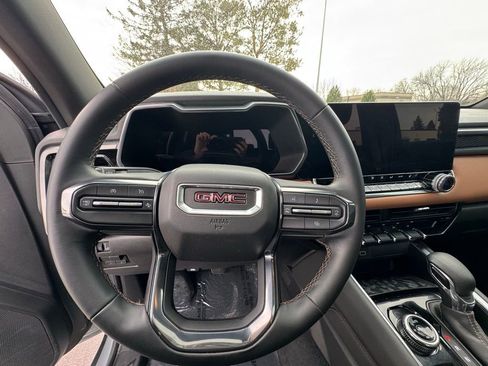 Used 2024 GMC Canyon AT4 w/ Technology Package image 19