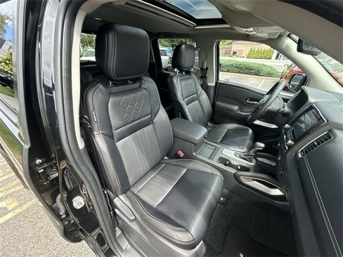 Certified 2024 Nissan Frontier SL image 25