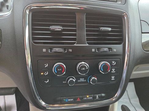 Used 2016 Dodge Grand Caravan SXT w/ Rear Park Assist Package FWD image 30