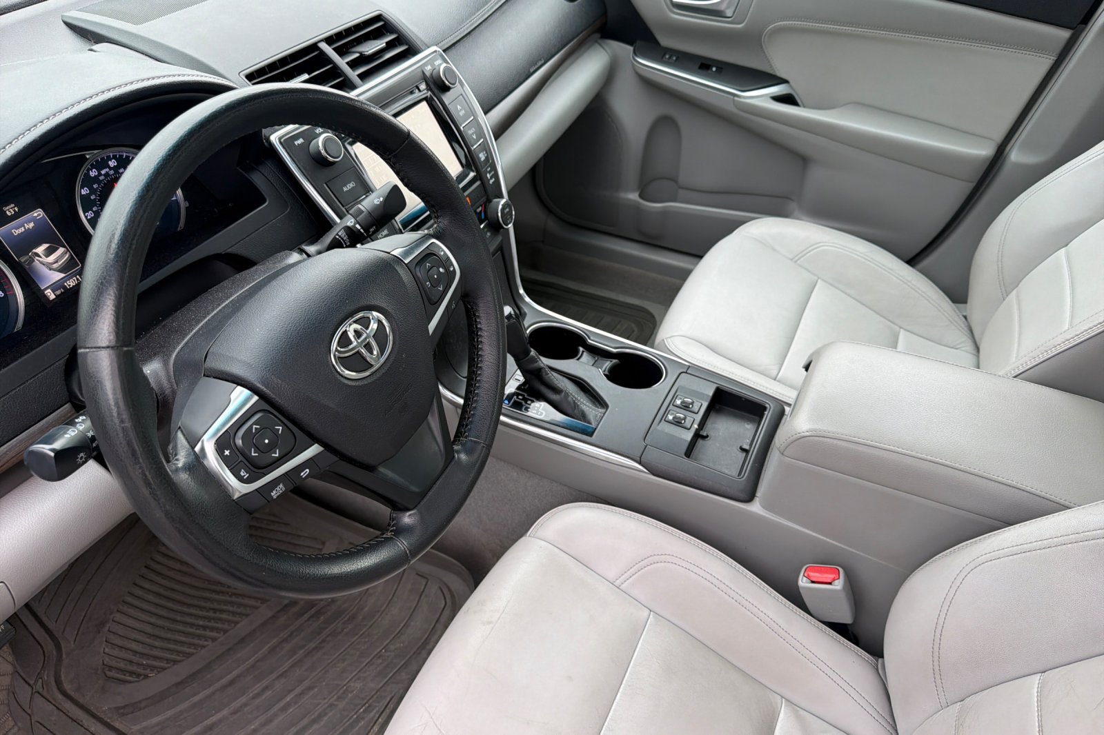Used 2015 Toyota Camry XLE FWD image 12