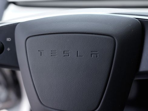 Used 2025 Tesla Model 3 Long Range AWD/4WD image 16