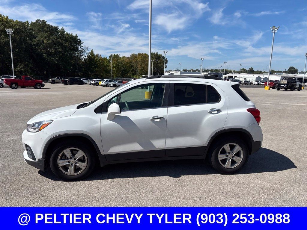 Used 2017 Chevrolet Trax LT w/ LT Convenience Package FWD image 4