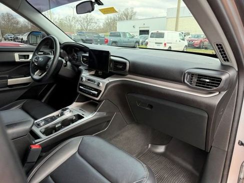 Used 2023 Ford Explorer XLT w/ Equipment Group 202A image 23