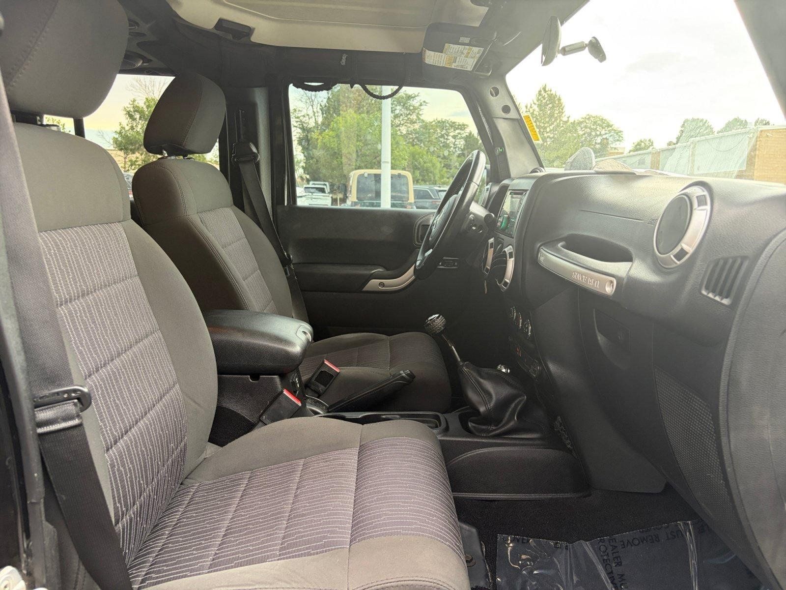 Used 2011 Jeep Wrangler Unlimited Sahara w/ Connectivity Group AWD/4WD image 19
