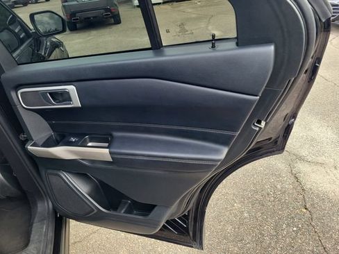 Used 2022 Ford Explorer XLT RWD image 34