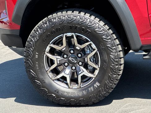 Used 2026 Chevrolet Colorado ZR2 w/ Technology Package AWD/4WD image 31