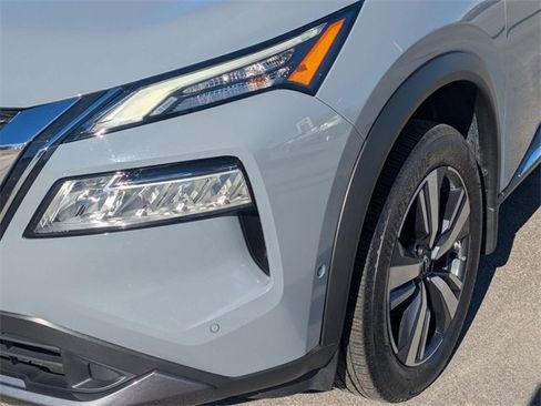 Used 2023 Nissan Rogue SL w/ SL Premium Package image 9