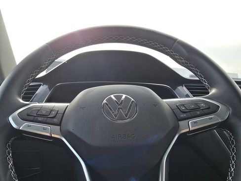 Used 2023 Volkswagen Tiguan SE AWD/4WD image 21