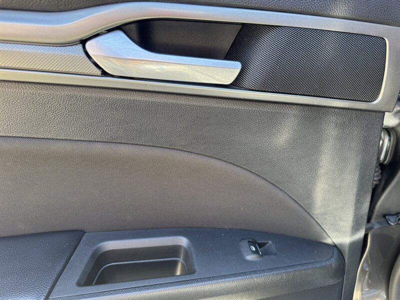 Used 2019 Ford Fusion SE FWD image 26