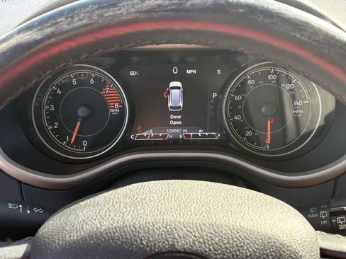 Used 2017 Jeep Cherokee Limited image 8