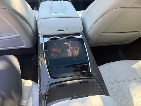 Used 2025 Cadillac Escalade V AWD/4WD image 11