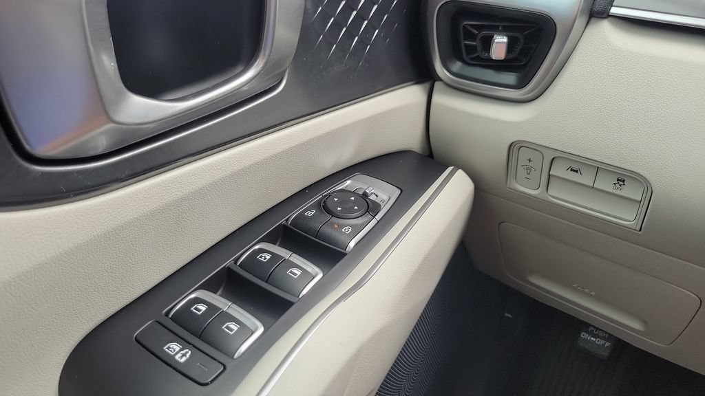 Used 2022 Kia Sorento S w/ Panoramic Sunroof Package FWD image 19