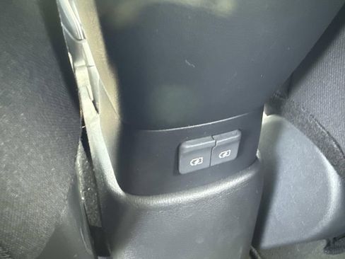 Certified 2025 Nissan Kicks Play S image 17