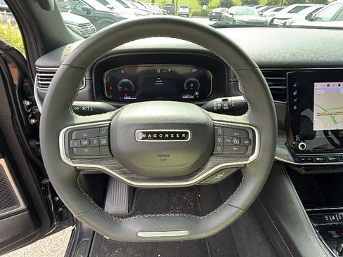 Used 2024 Jeep Wagoneer L Series II w/ Flexible Seating Group AWD/4WD image 28