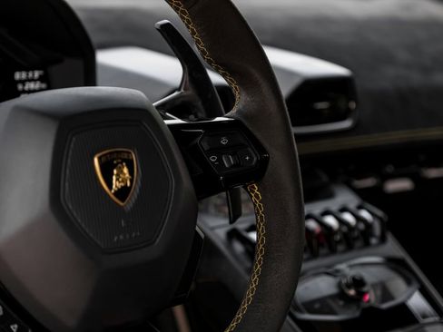 Used 2018 Lamborghini Huracan Performante image 17