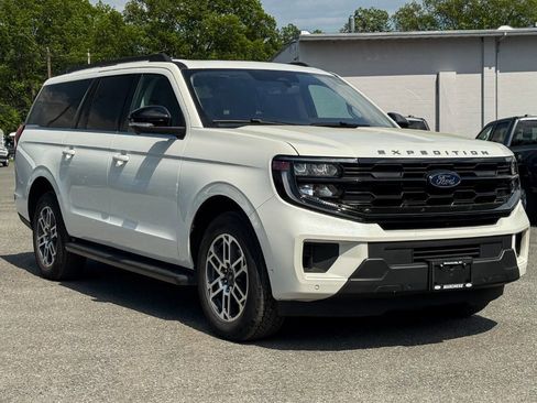 Used 2025 Ford Expedition Max Active AWD/4WD image 1