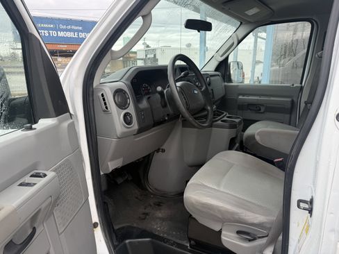 Used 2011 Ford E-350 and Econoline 350 XLT image 9