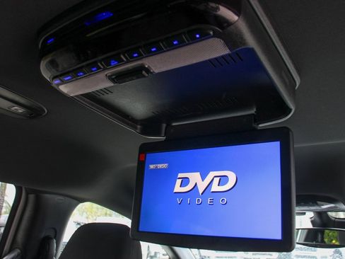 Used 2021 Chrysler Pacifica Touring w/ S Appearance Package image 46