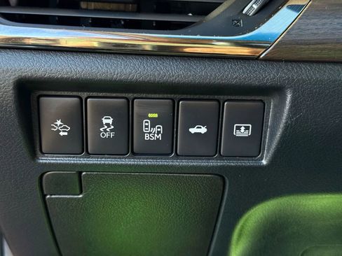 Used 2016 Toyota Avalon Limited image 27