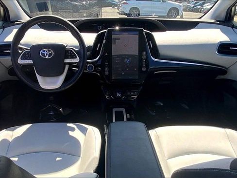 Used 2017 Toyota Prius Prime Premium image 11