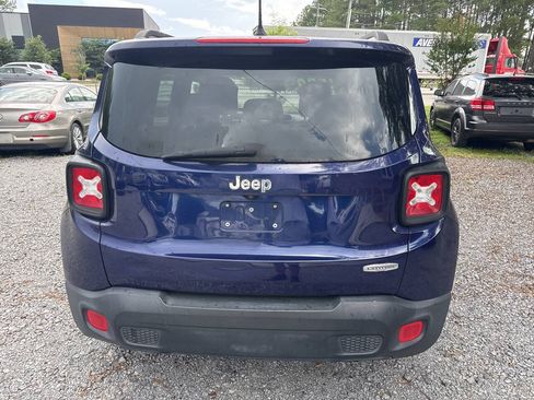 Used 2016 Jeep Renegade Latitude FWD image 4