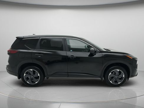 Used 2024 Nissan Rogue SV w/ SV Premium Package AWD/4WD image 3