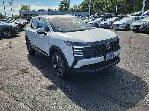 Used 2025 Nissan Kicks SR image 6