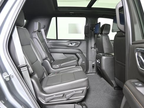 Used 2021 GMC Yukon SLT w/ SLT Luxury Plus Package AWD/4WD image 16