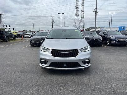 Used 2023 Chrysler Pacifica Touring-L