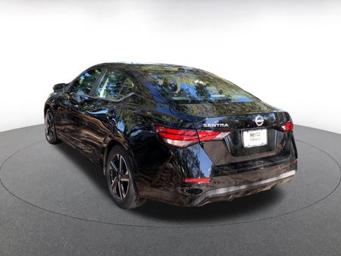 Used 2025 Nissan Sentra SV image 5