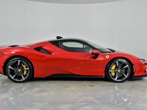 Used 2023 Ferrari SF90 Stradale AWD/4WD image 10