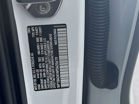 Certified 2023 Porsche Cayenne Platinum Edition image 34