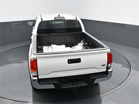 Used 2019 Toyota Tacoma TRD Off-Road image 24