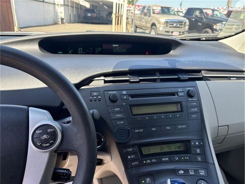 Used 2010 Toyota Prius Two image 9