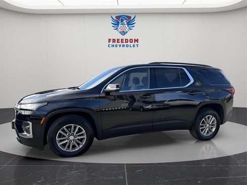 Used 2023 Chevrolet Traverse LT image 3