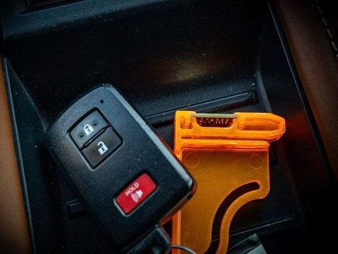 Used 2022 Toyota Tacoma TRD Off-Road image 31