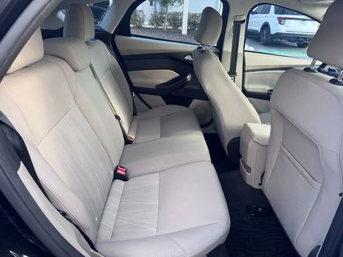 Used 2015 Ford Focus SE w/ SE Sport Package image 19