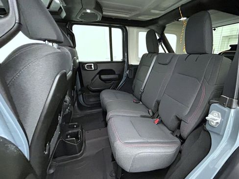 Used 2024 Jeep Wrangler Unlimited Rubicon w/ Convenience Group AWD/4WD image 19