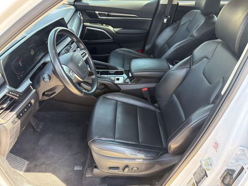 Used 2025 Kia Telluride S image 5