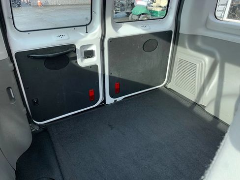 Used 2014 Ford E-150 and Econoline 150 Wagon w/ Power Windows & Locks Group image 28